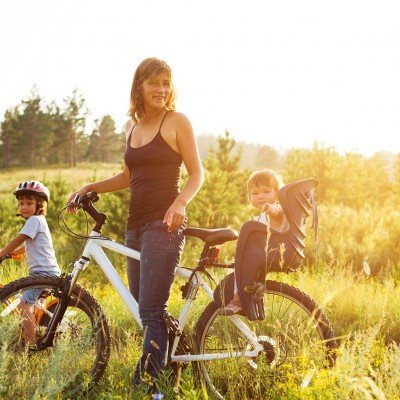 משפחה על אופניים בגליל ים